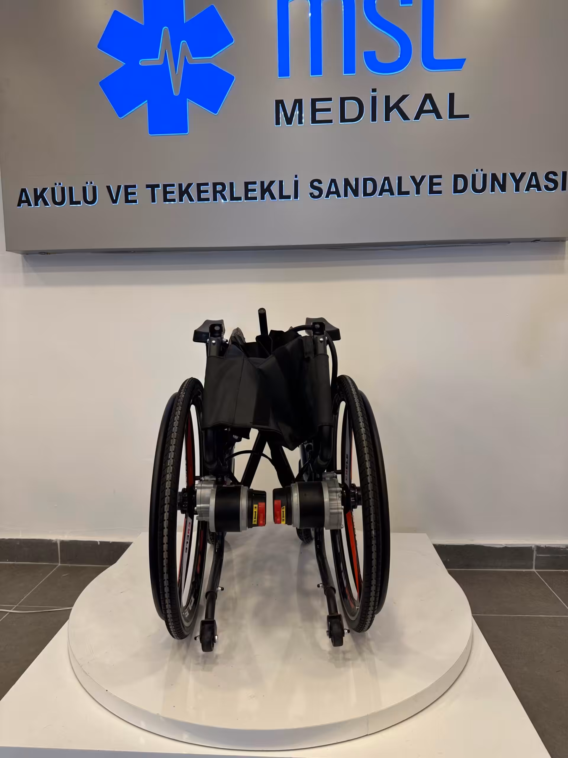 Freely As160 Geniş Akülü Tekerlekli Sandalye