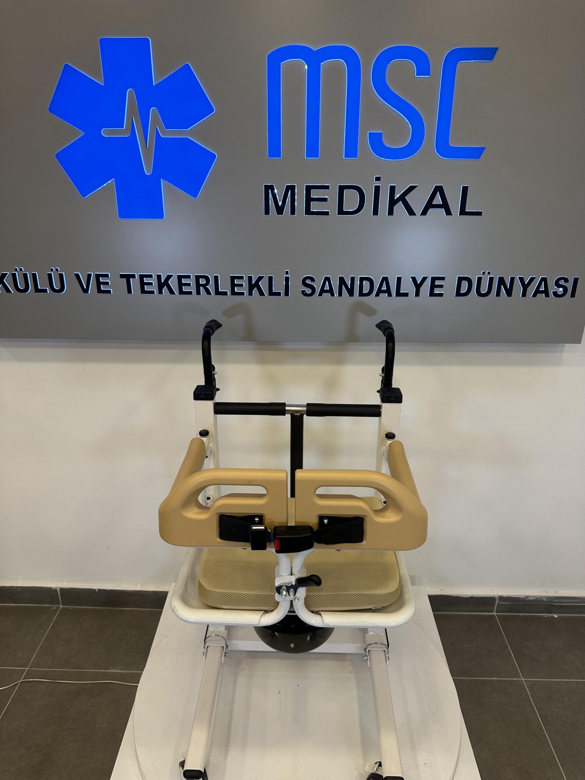 Golfi G560 Hidrolik Klozetli Transfer Sandalyesi