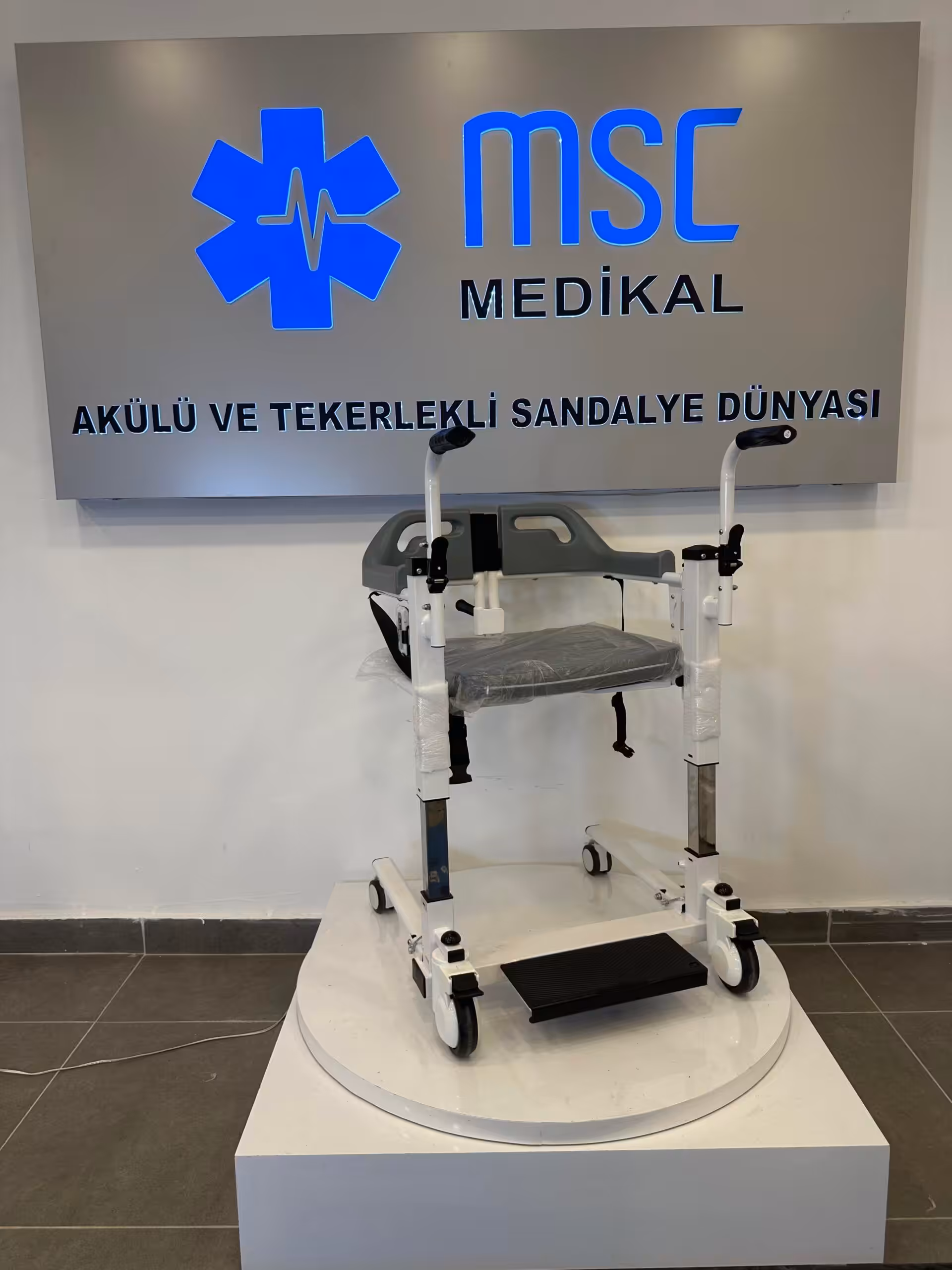 Golfi G570 Elektrikli Klozetli Transfer Sandalyesi
