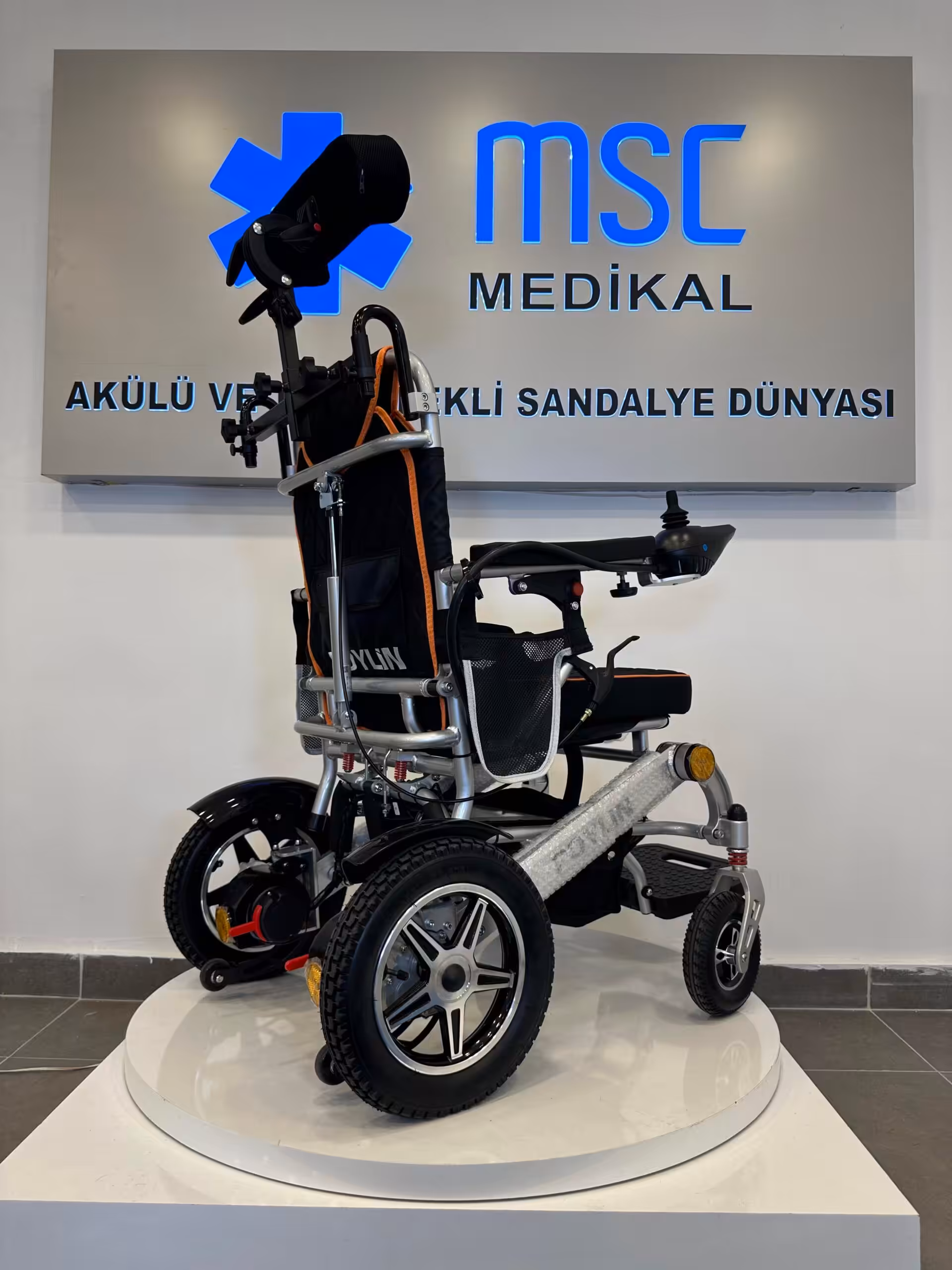 Poylin P206 Ultra Hafif Katlanabilir Akülü Sandalye