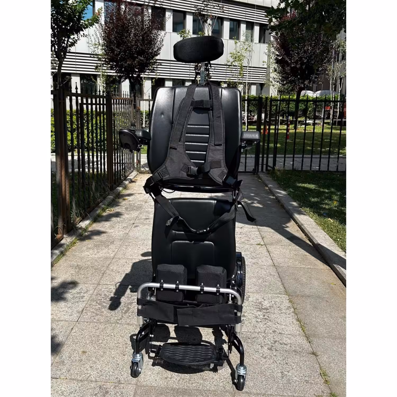 Poylin P302 Ultra Lüks Ayağa Kaldıran Akülü Tekerlekli Sandalye