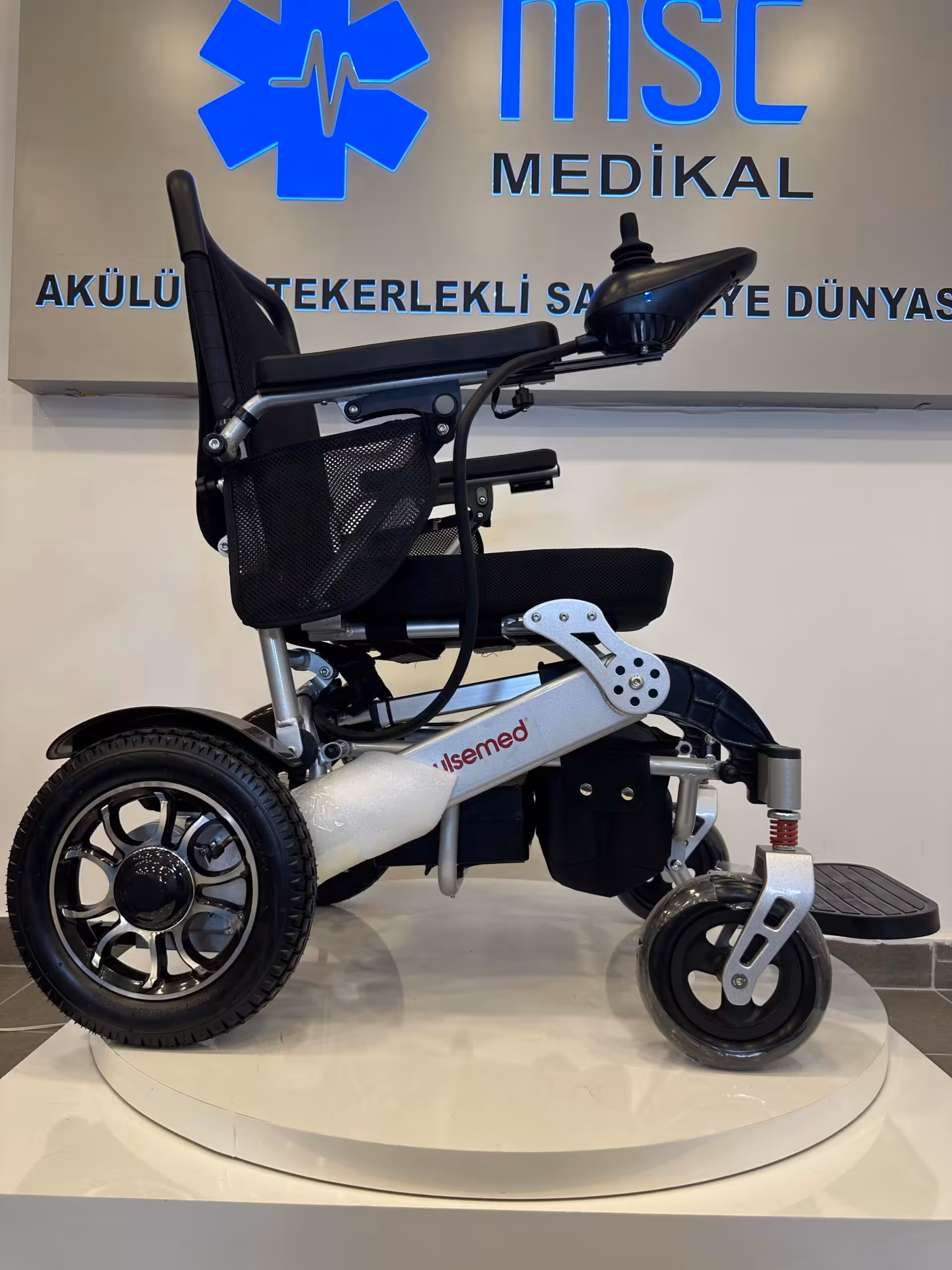 Pulsemed HG W630 Katlanabilir Uzaktan Kumandalı Akülü Tekerlekli Sandalye