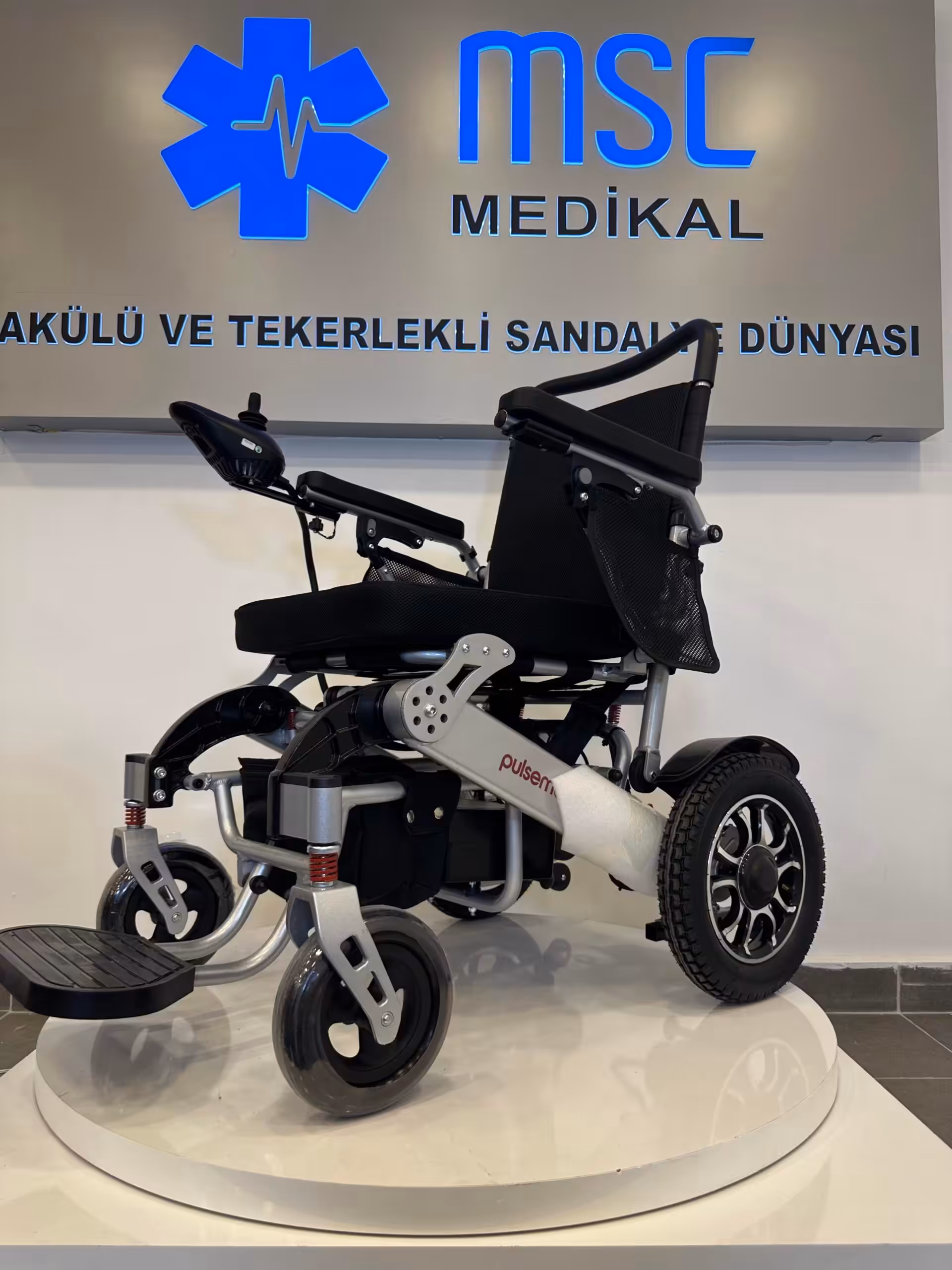 Pulsemed HG W630 Katlanabilir Uzaktan Kumandalı Akülü Tekerlekli Sandalye