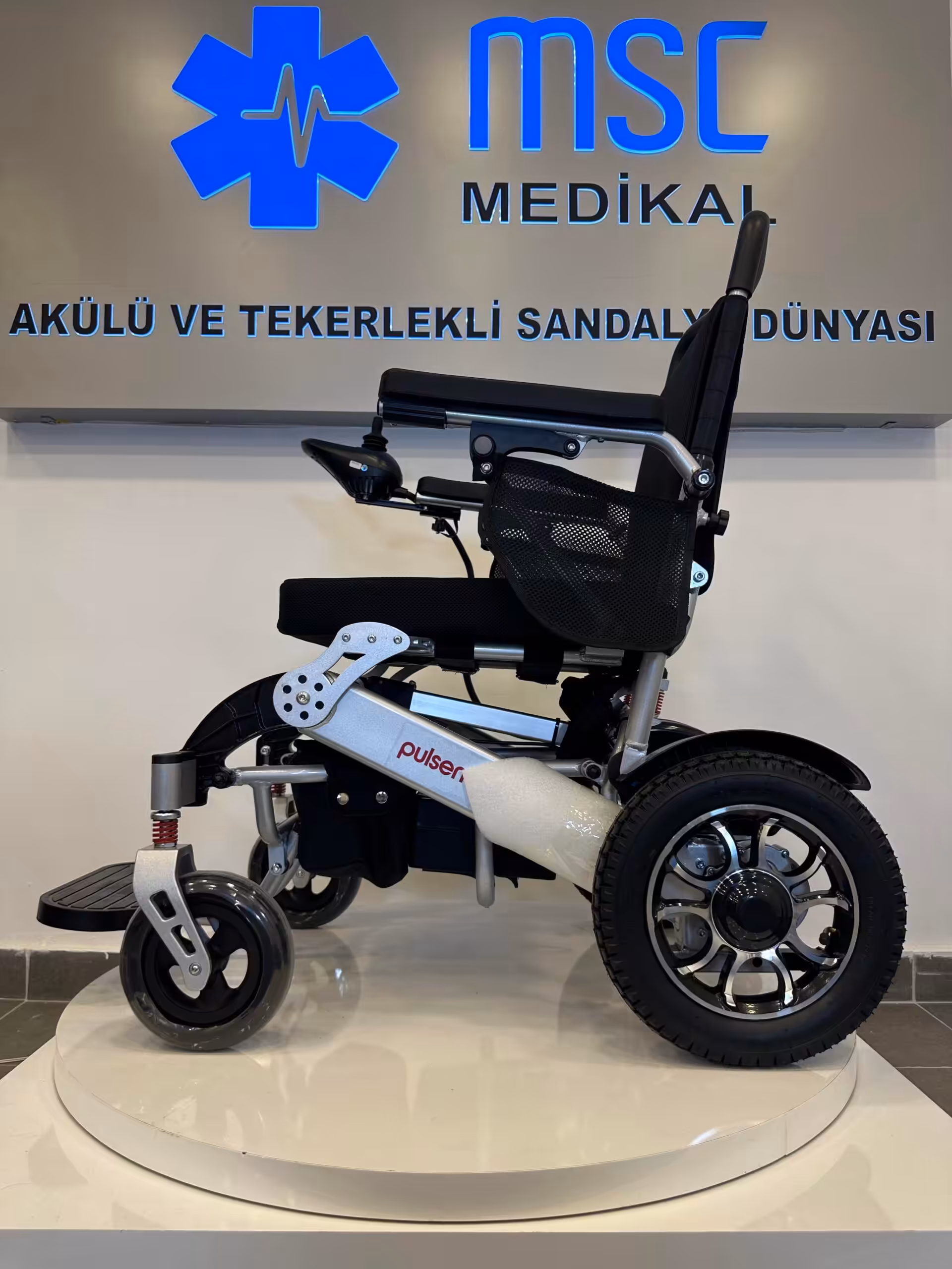 Pulsemed HG W630 Katlanabilir Uzaktan Kumandalı Akülü Tekerlekli Sandalye