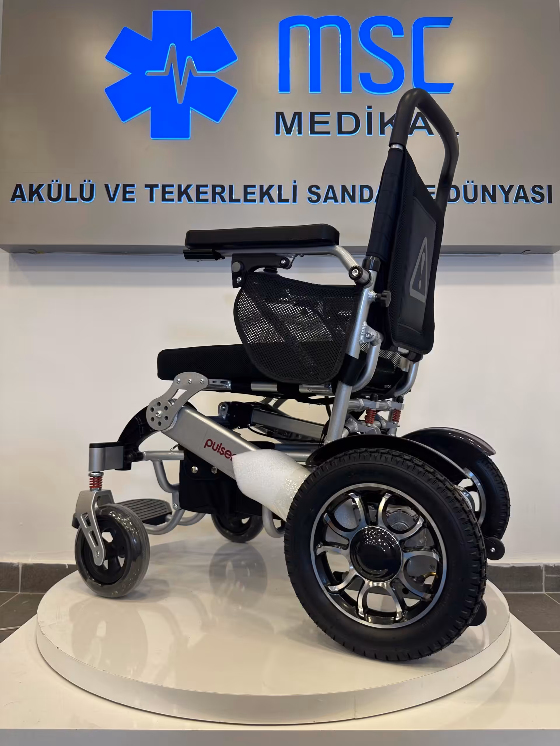 Pulsemed HG W630 Katlanabilir Uzaktan Kumandalı Akülü Tekerlekli Sandalye