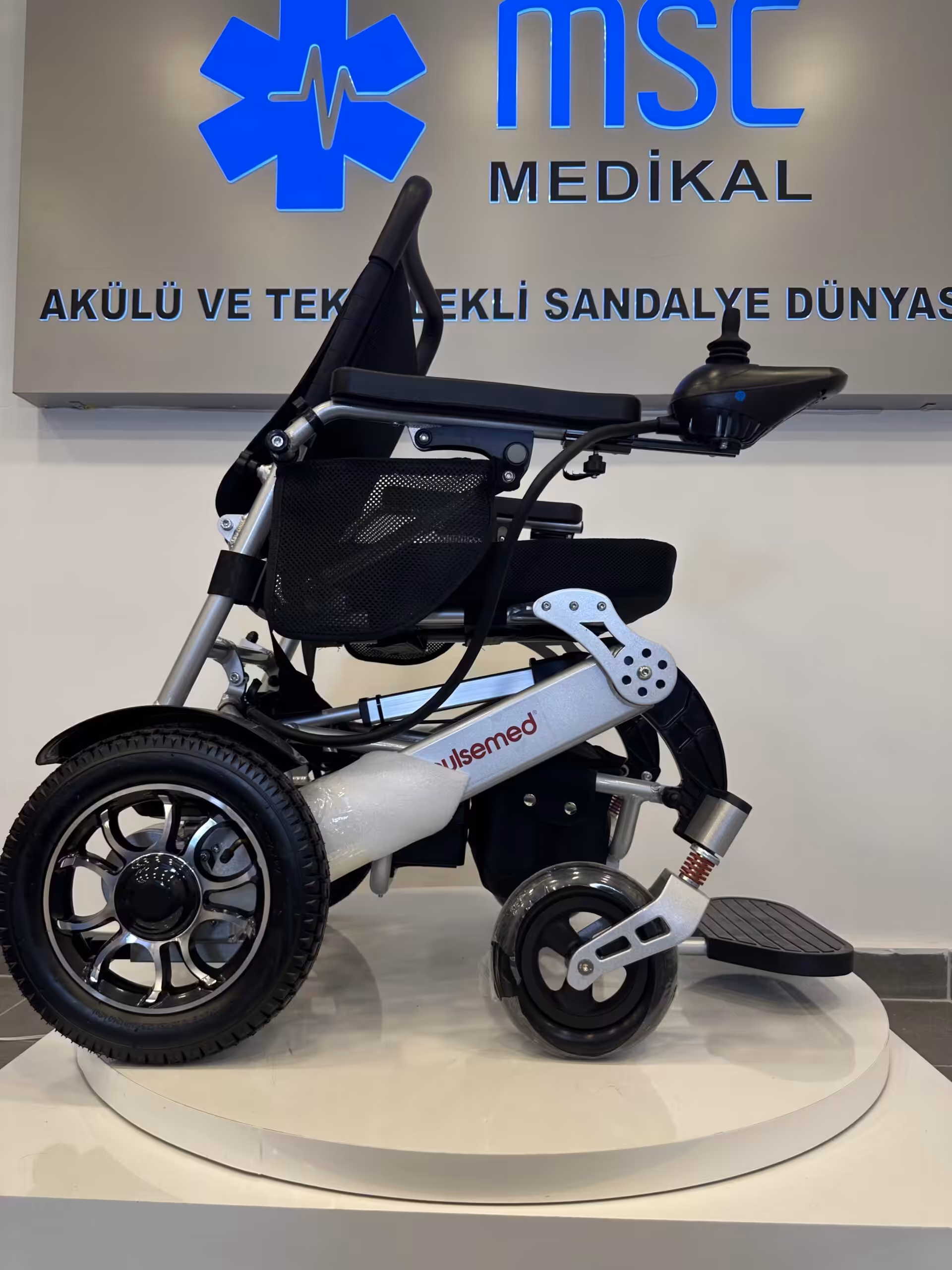 Pulsemed HG W630 Katlanabilir Uzaktan Kumandalı Akülü Tekerlekli Sandalye